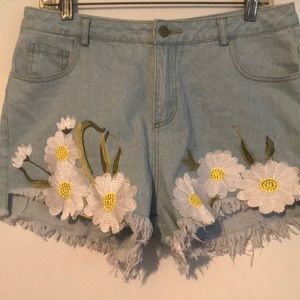 Daisy applications to cut off jean short shorts.